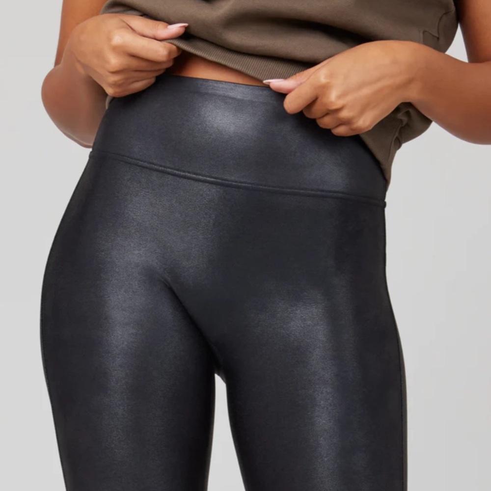 Spanx faux leather bike short #50173p size 1x petite - item # 50